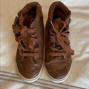 Leather tie and zip up sneaker/boots